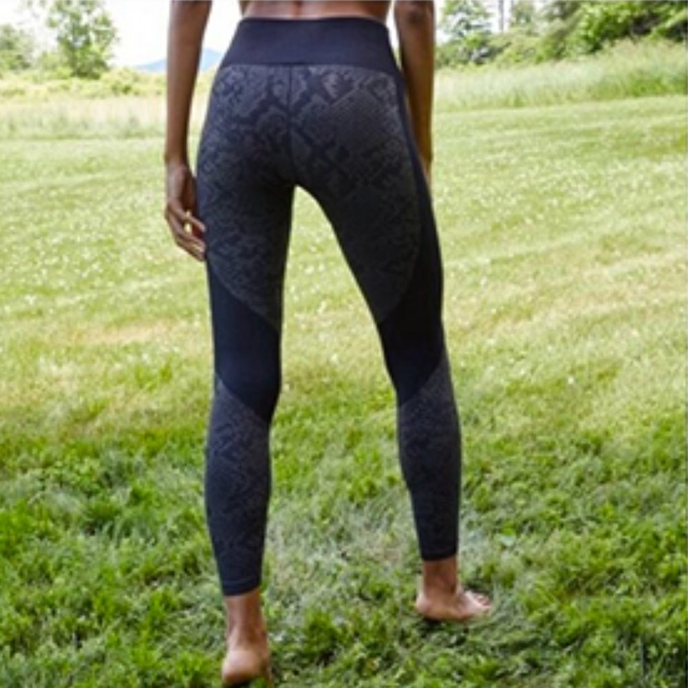 Women's High Rise Legging Snake skin Small NWT - Picture 2 of 4